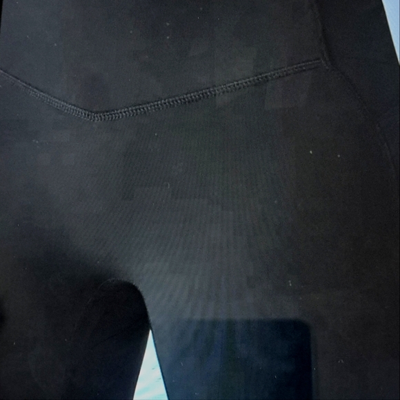 MEDIUM HALARA SOCINCHED TUMMY & BUTT SCULPTING CONTROL LEGGINGS - Picture 2 of 10